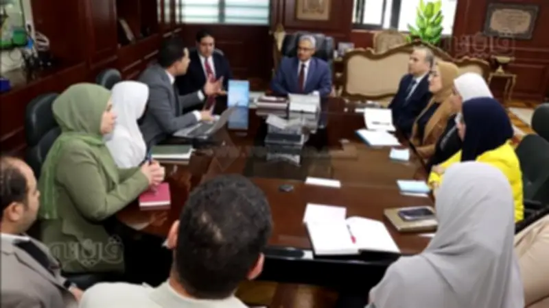 محافظ بني سويف يستعرض خطة المشروعات التنموية ونسب الإنجاز في اجتماع المكتب الفني