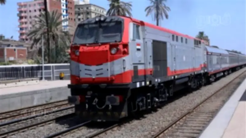 انتظام حركة القطارات في بني سويف بعد إعادة عربة بضائع خرجت عن القضبان