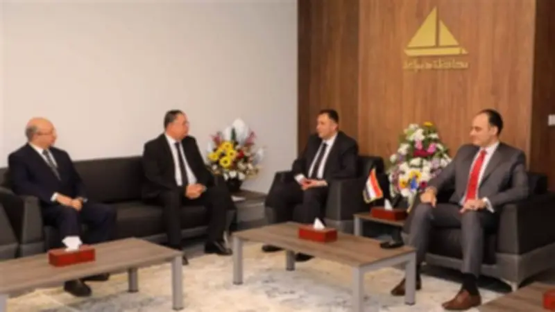 محافظ دمياط يبحث مع المستثمرين آليات دعم صناعة الأثاث وتوسيع نطاق التصدير للخارج