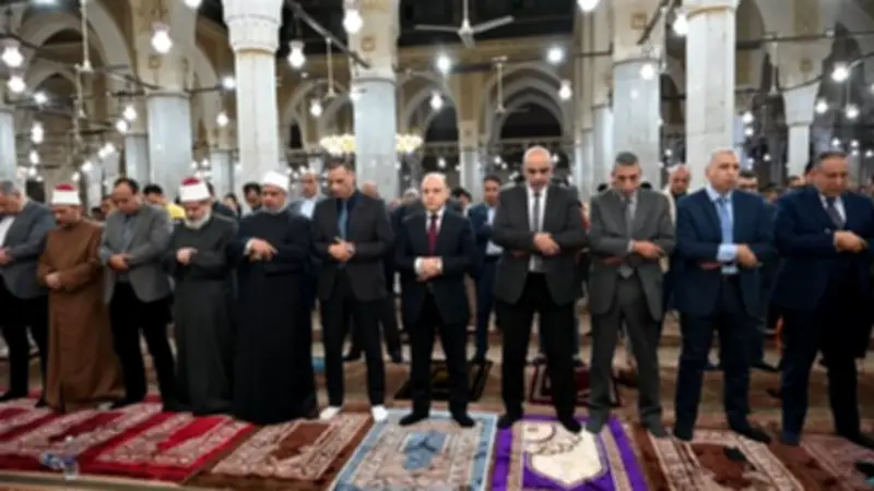 محافظ الغربية يؤدي أول صلاة تراويح بالسيد البدوي ويبعث برسالة إيمان ومحبة