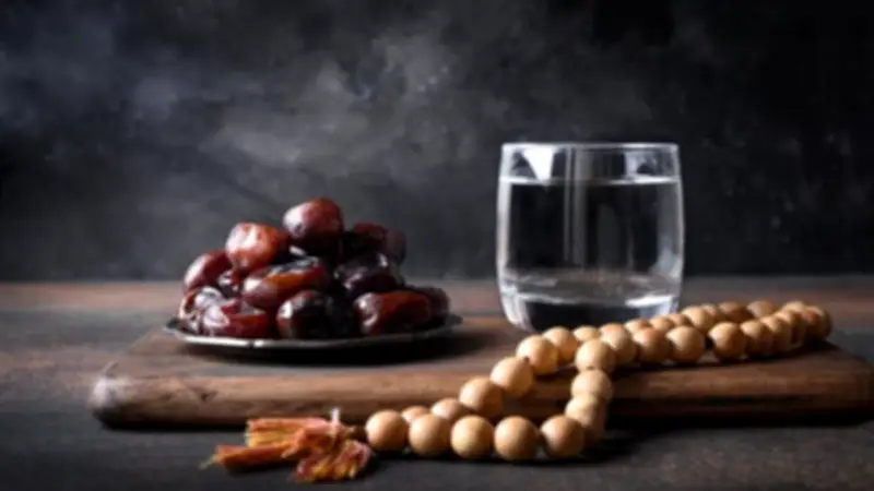 وزارة الصحة تكشف عن أفضل طريقة للإفطار بعد الصيام: التمر والماء سر البداية الصحية