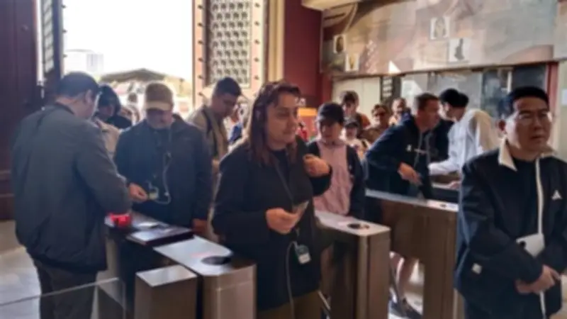 إقبال جماهيري كبير على المتحف المصري بالتحرير في أول أيام شهر رمضان المبارك