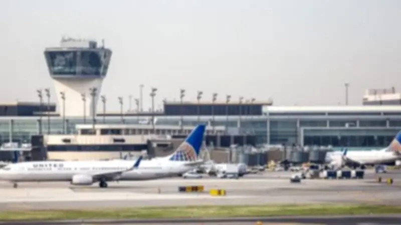 تعليق الرحلات في مطار نيوآرك بسبب حالة طوارئ طائرة جيت بلو
