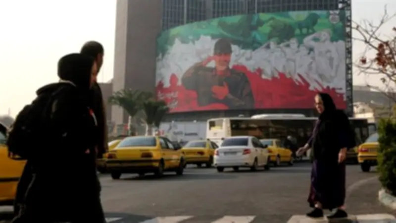 رئيس وزراء بولندا يحث مواطنيه على مغادرة إيران فورًا وسط تصاعد التوترات