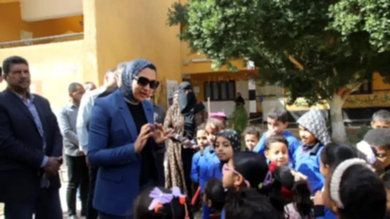 محافظ الوادي الجديد تتفقد مدرسة الشهيد عبد السلام عارف في زيارة مفاجئة خلال رمضان