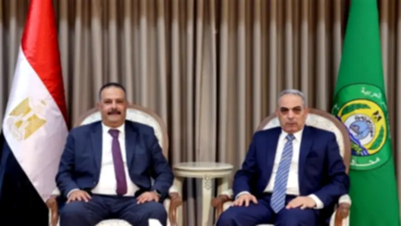 محافظ الإسماعيلية يؤكد على تطوير خدمات المياه والصرف الصحي في لقاء مع رئيس شركة القناة