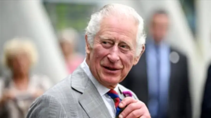 تشارلز الثالث يعلق على اعتقال شقيقه أندرو في فضيحة إبستين: "يجب أن يأخذ القانون مجراه"