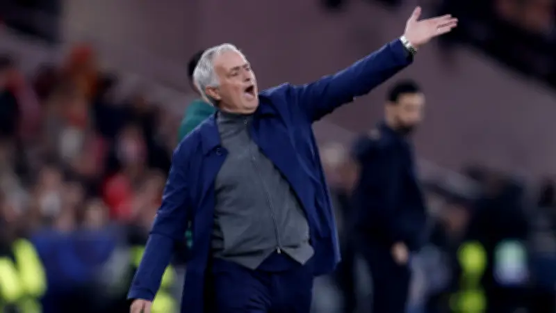 مورينيو يطلق تحذيرًا حادًا داخل بنفيكا بعد أزمة العنصرية مع فينيسيوس