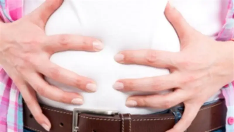 علاج انتفاخ البطن بعد الإفطار في رمضان: وصفات طبيعية سريعة المفعول