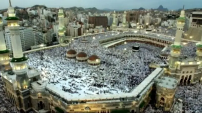 بث مباشر لصلاتي العشاء والتراويح من الحرمين الشريفين في ثالث ليالي رمضان