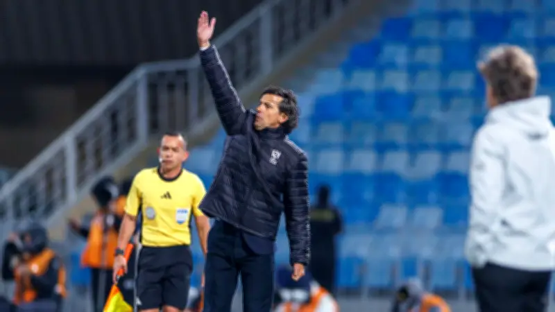 إنزاجي يستبعد ليوناردو من كلاسيكو الاتحاد في دوري روشن السعودي