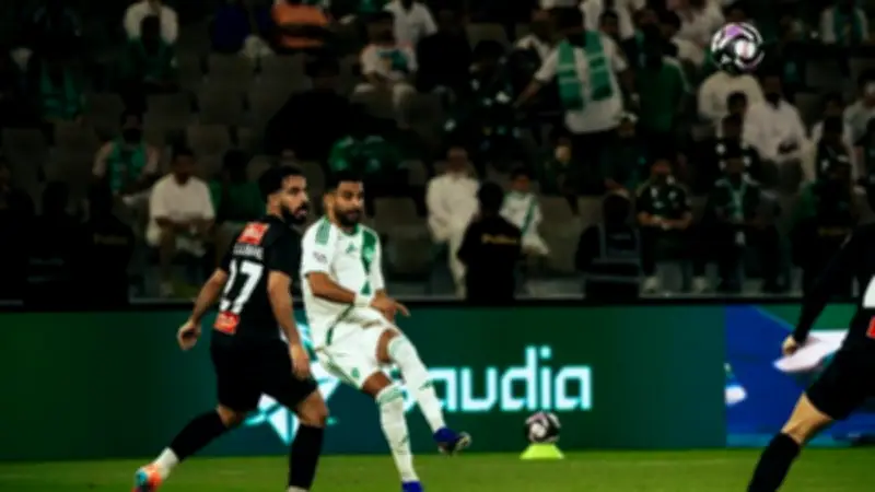 أهلي جدة يكتسح النجمة برباعية ويتصدر المنافسة على لقب دوري روشن السعودي