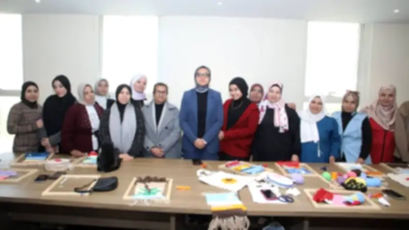 محافظ الوادي الجديد تتابع برنامج تدريبي لدعم مشروعات منزلية مستدامة للفتيات