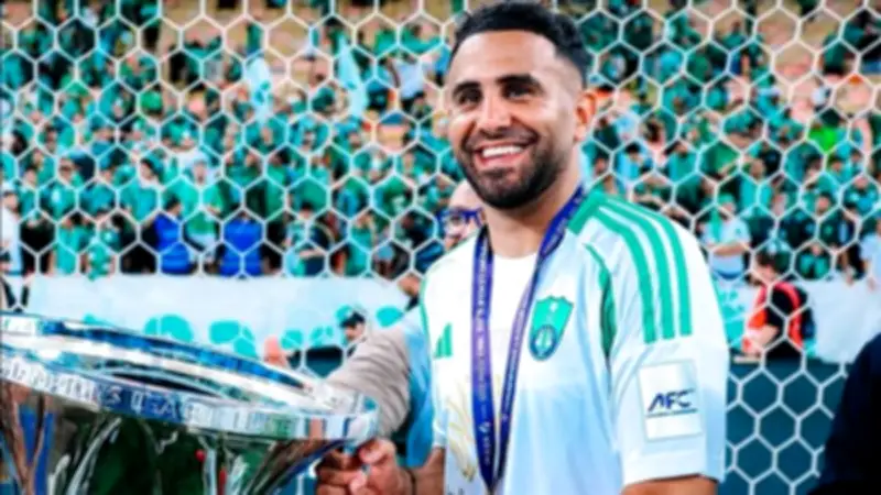 رياض محرز يحطم رقماً تاريخياً مع الأهلي السعودي في دوري روشن