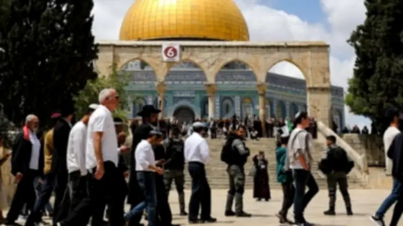 إعلام فلسطيني: مسؤولون إسرائيليون يقتحمون محيط حاجز قلنديا ويُمنعون الفلسطينيين من دخول القدس