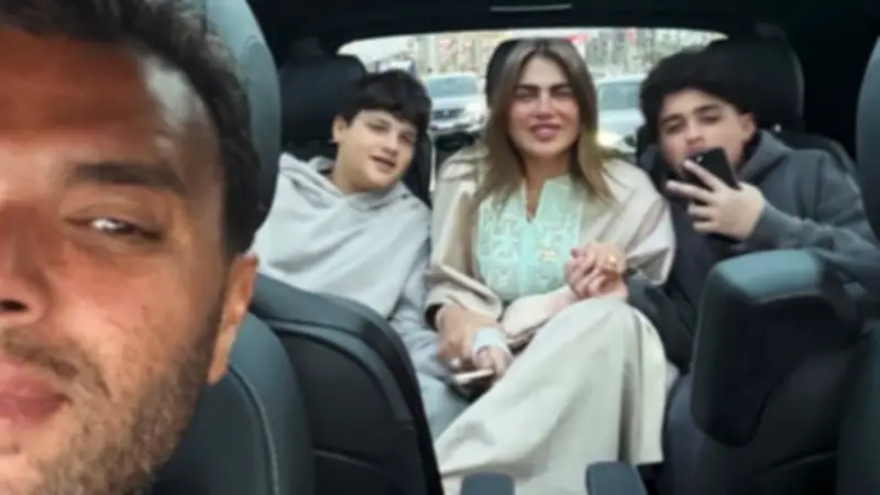 رامي صبري يخطف الأنظار مع أسرته في ظهور عائلي مميز خلال شهر رمضان