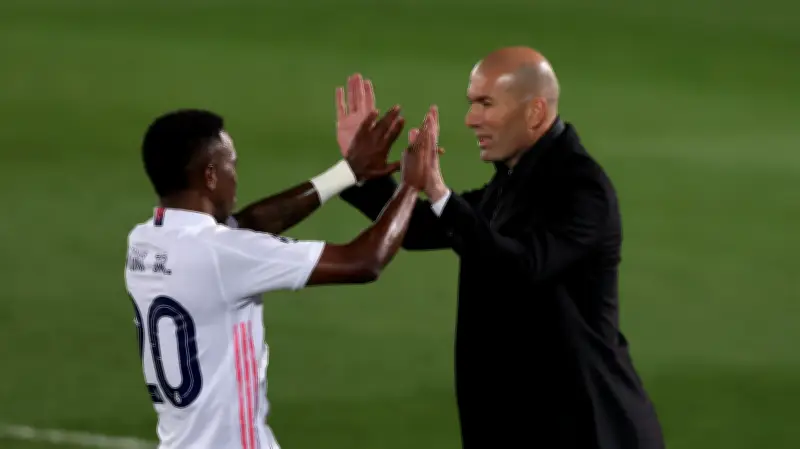 كيلور نافاس يكشف عن ساعات زيدان السرية مع فينيسيوس جونيور في ريال مدريد