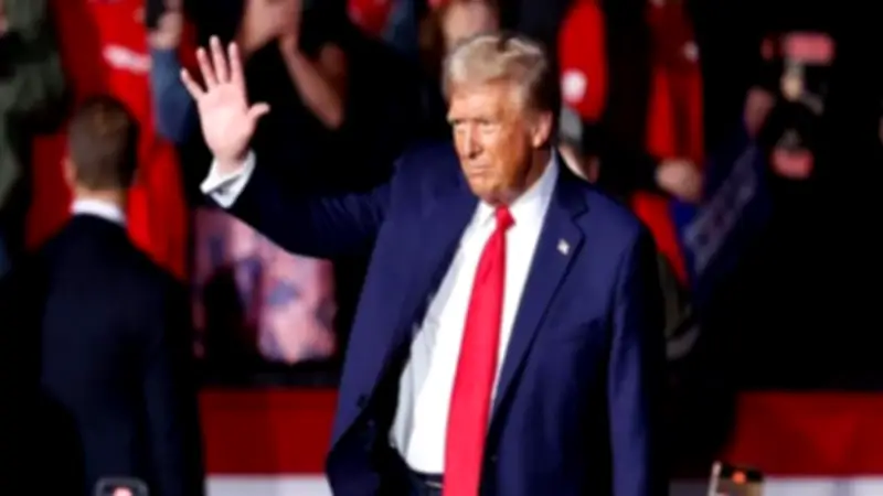 ترامب يعلن نيته في توجيه ضربة محدودة لإيران وسط تصاعد التوترات الإقليمية