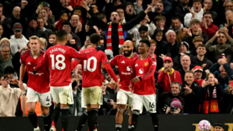 خيارات مانشستر يونايتد للمدربين تتقلص.. كاريك يبرز كحل أخير