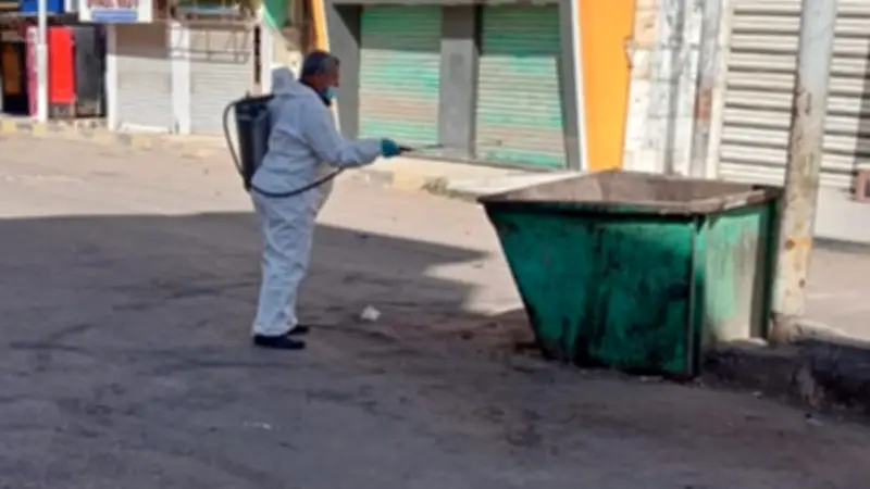 فرق الصحة بدمياط تواصل حملة مكافحة نواقل الأمراض في الأسواق خلال رمضان