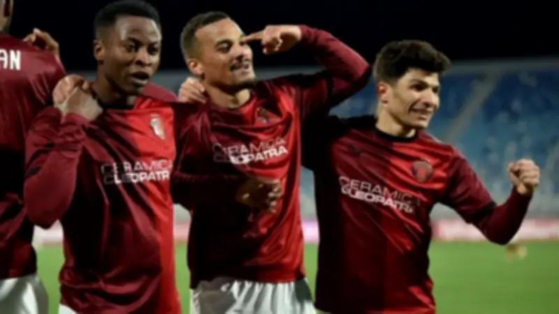 شوط أول سلبي وبطاقة حمراء تضع سيراميكا في مأزق أمام بيراميدز بالدوري