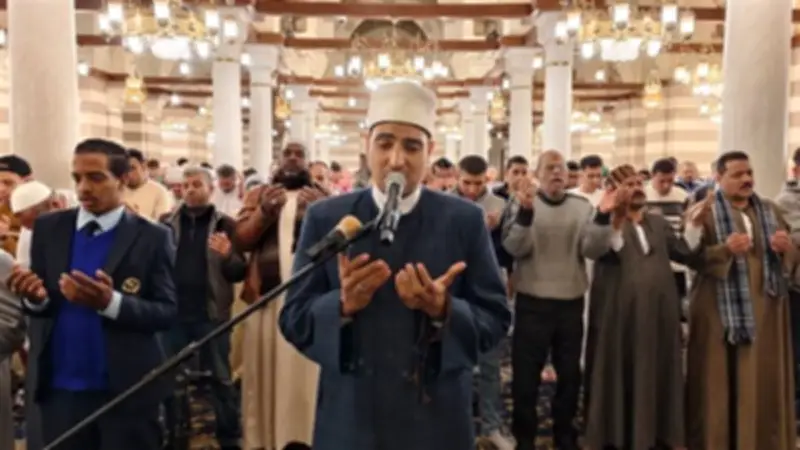 كبار القراء ونجوم «دولة التلاوة» يحيون ثالث ليالي رمضان بتلاوات خاشعة في المساجد الكبرى
