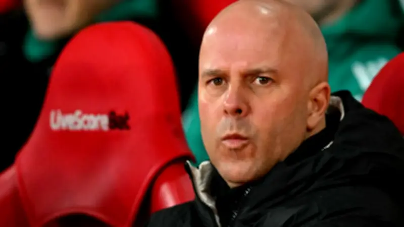 سلوت يرد على روني: ربما أنت الوحيد الذي لا يرى هيبتي بعد تتويجي بالدوري