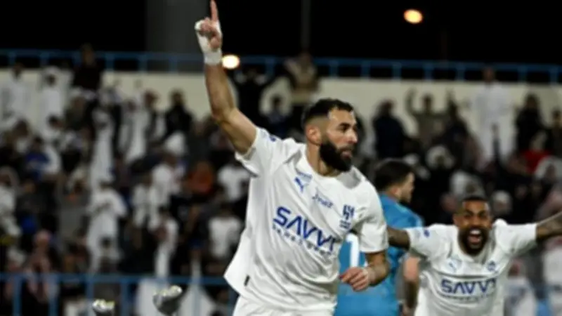 كلاسيكو السعودية: الهلال يواجه اتحاد جدة في تحدٍ نفسي لبنزيما