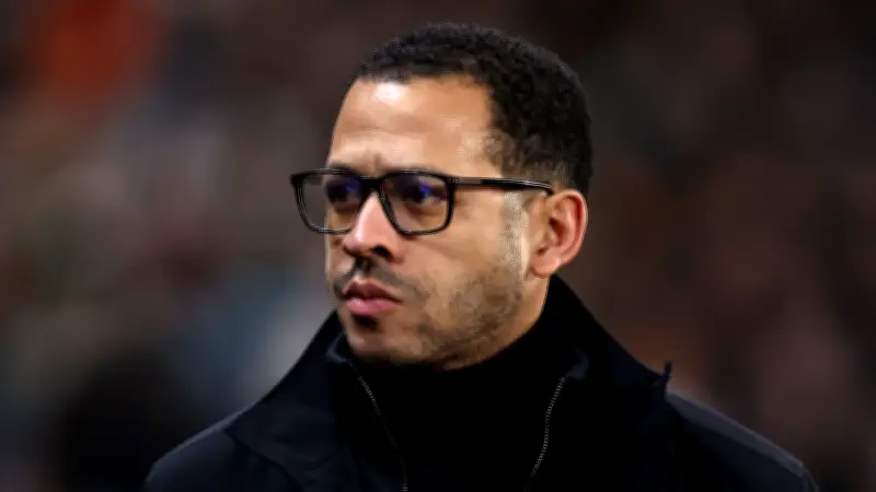 مدرب تشيلسي يفضّل الفندق على منزل ويعلن موقفاً صارماً ضد العنصرية في الملاعب