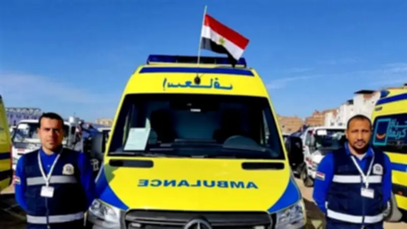 فرق الإسعاف المصرية تبرز في مشاهد إنسانية: إنقاذ أرواح وحفظ أمانات