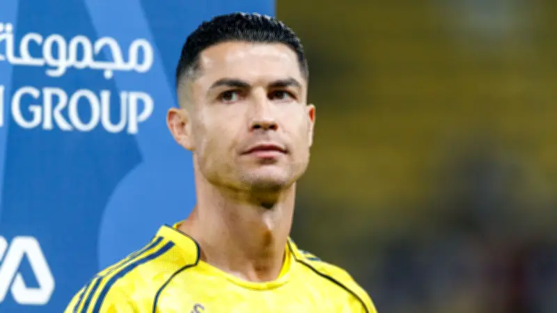 رونالدو يرتدي البشت احتفالاً بيوم التأسيس بعد قيادة النصر لسحق الحزم برباعية