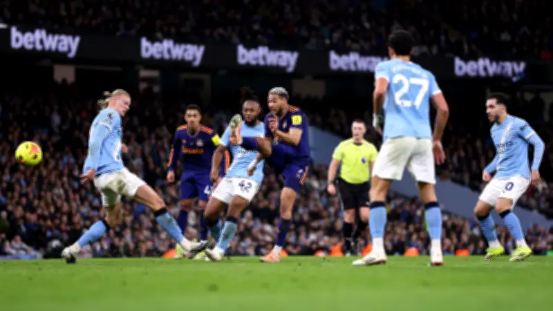 مانشستر سيتي يهزم نيوكاسل ويقترب من صدارة الدوري الإنجليزي الممتاز