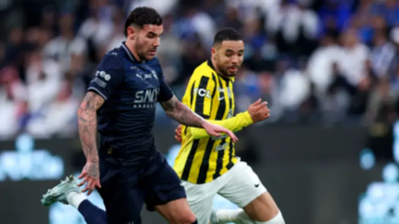 خبير تحكيمي يثير الجدل: الاتحاد حُرم من ركلة جزاء في مباراة الهلال