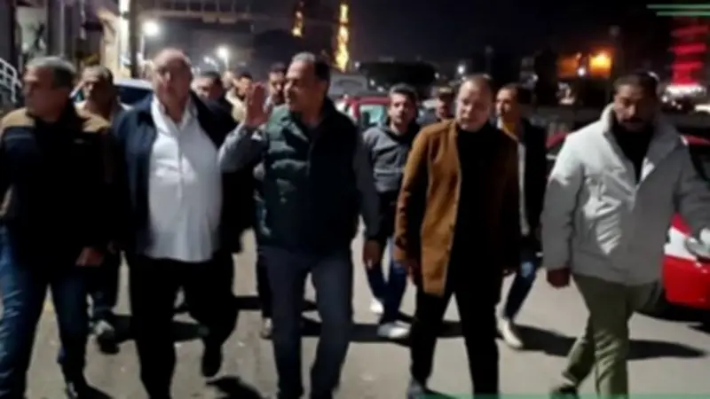 محافظ الشرقية يتفقد أعمال الرصف والتوسعة بشارع سعد زغلول في الزقازيق بعد منتصف الليل