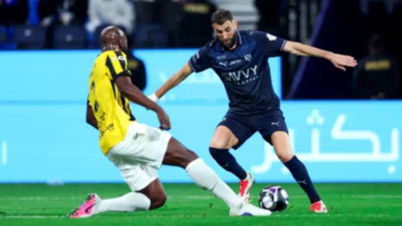 القحطاني يهاجم بنزيما وزملاءه بعد تعادل الهلال مع الاتحاد في الدوري السعودي