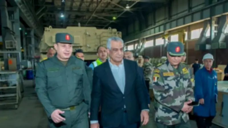 وزير الإنتاج الحربي يؤكد على دمج الذكاء الاصطناعي في التصنيع خلال جولة تفقدية مفاجئة