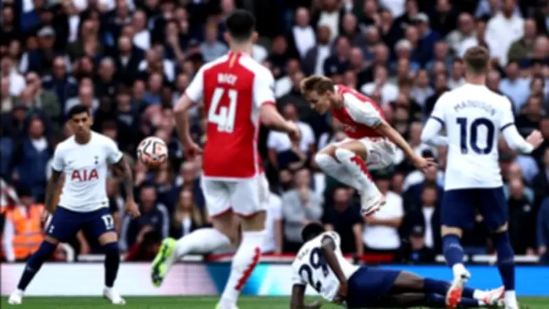 ديربي لندن: أرسنال يواجه توتنهام في صراع الصدارة والبقاء بالدوري الإنجليزي
