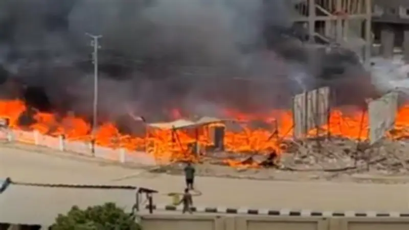 حريق هائل يلتهم شادر فوانيس رمضان أمام جامعة المنصورة دون إصابات