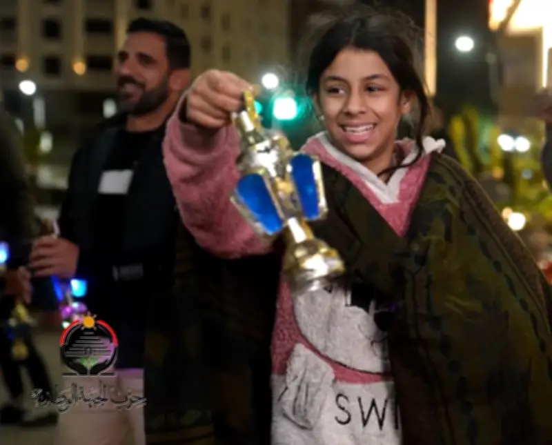 حزب الجبهة الوطنية يوزع فوانيس رمضان على المواطنين في الجيزة احتفالاً بشهر الفرحة