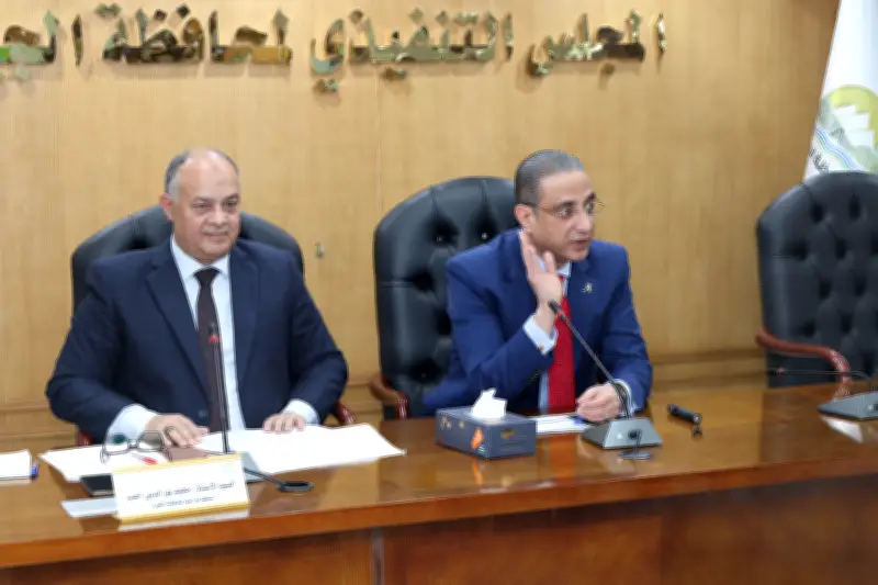 محافظ الجيزة يشدد على الالتزام بالجداول الزمنية لمشروعات الخطة الاستثمارية