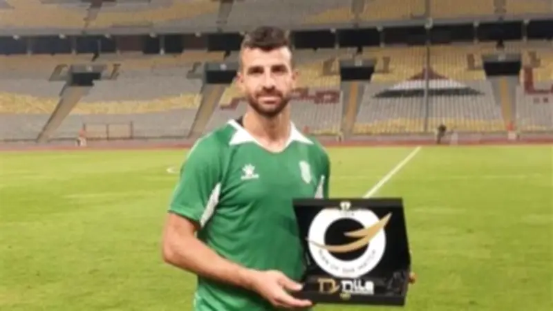 وفاة والد محمود متولي مدافع الأهلي السابق في يوم حزين للعائلة والرياضة