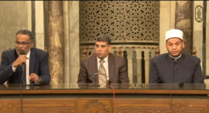 ملتقى الأزهر يحذر: بر الوالدين فرضة مقدمة على النوافل وعقوق ذنب يعجل عقوبته