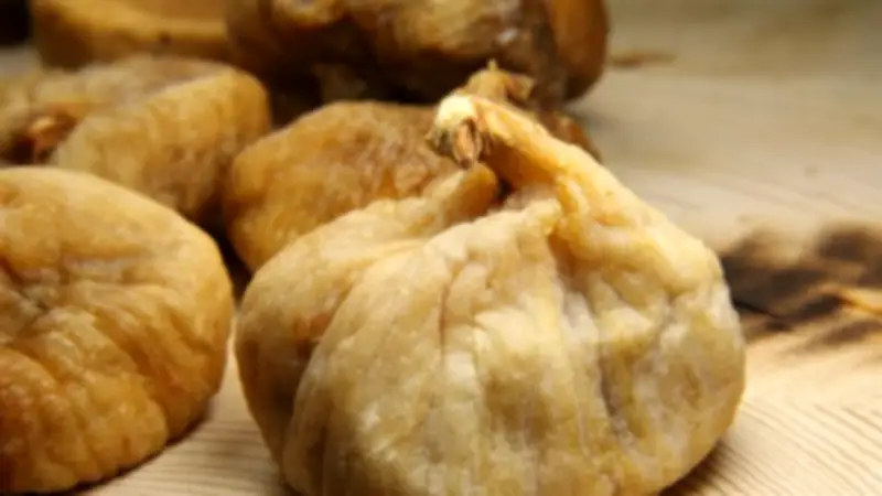 فوائد التين المجفف على السحور في رمضان: طاقة تدريجية وصحة متكاملة