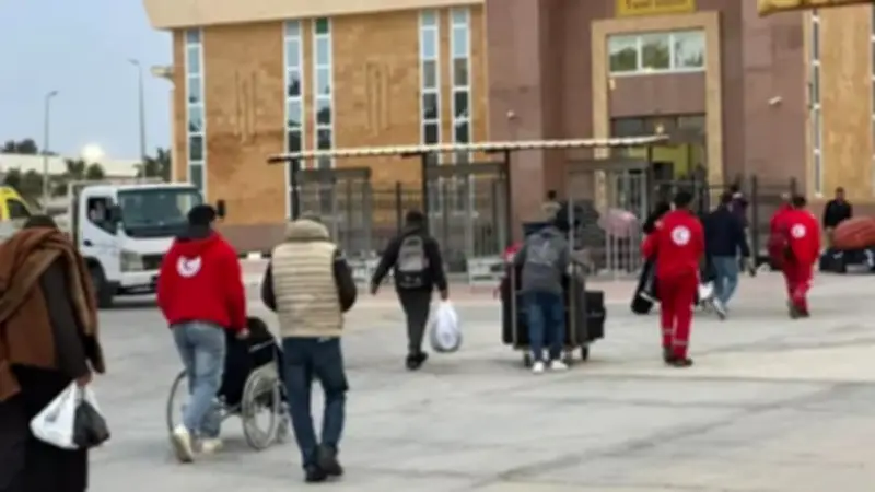 معبر رفح يستقبل دفعة جديدة من العائدين الفلسطينيين إلى غزة بتسهيلات مصرية