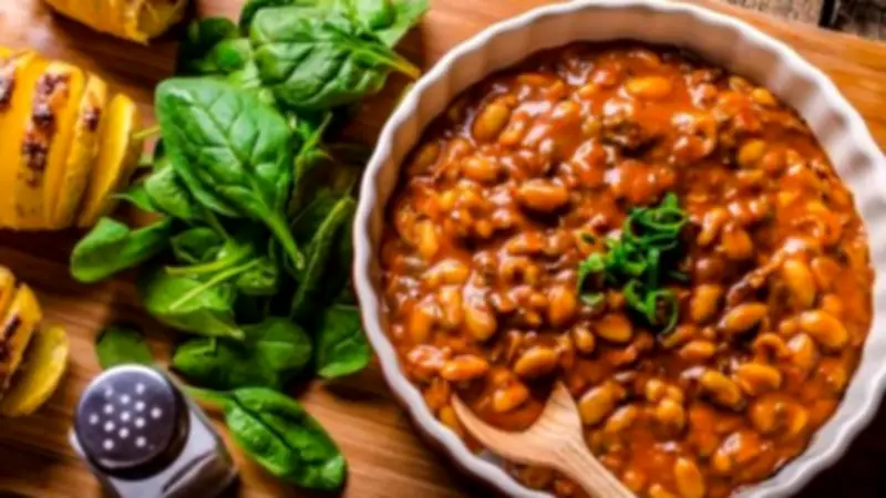 خبير تغذية يوضح أهمية تناول الفول في السحور لفوائده الصحية المتعددة