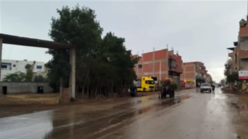 محافظة الغربية تشهد أجواء شتوية قاسية مع هطول أمطار رعدية ورياح شديدة