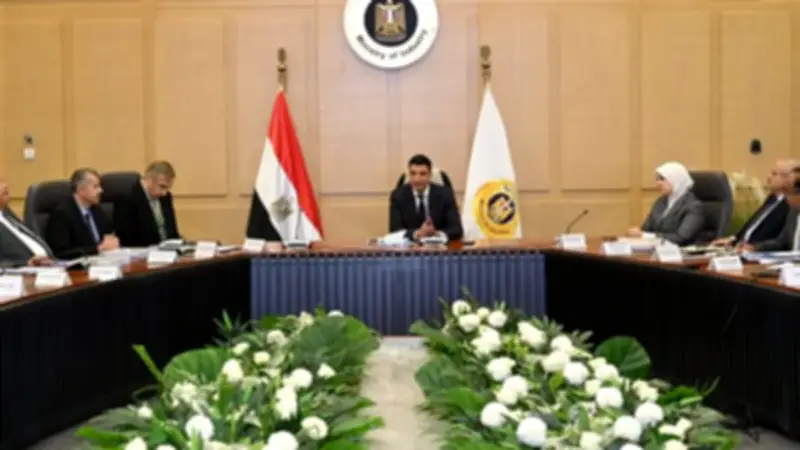 وزير الصناعة يؤكد على إحداث طفرة في الصناعة الوطنية عبر تحديث المركز وربط البحث العلمي بالاحتياجات