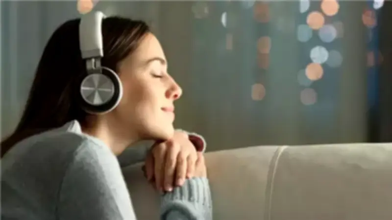 دار الإفتاء توضح حكم سماع الأغاني والموسيقى في نهار رمضان: تفاصيل المباح والمحرم