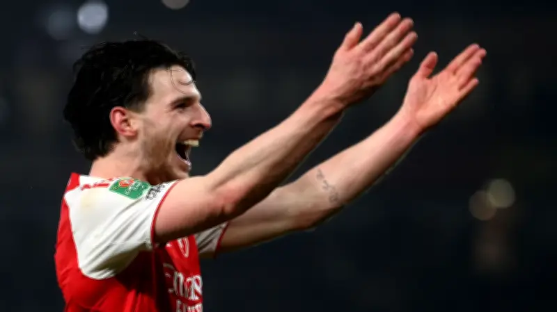 فضيحة في ديربي لندن: مشجع توتنهام يستفز ديكلان رايس بصورة زوجته