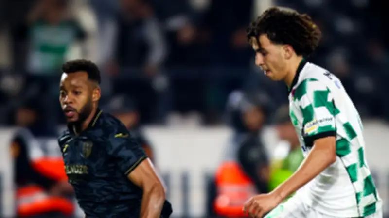 هفوات تحكيمية تثير الجدل في فوز الرجاء البيضاوي على اتحاد طنجة في الدوري المغربي